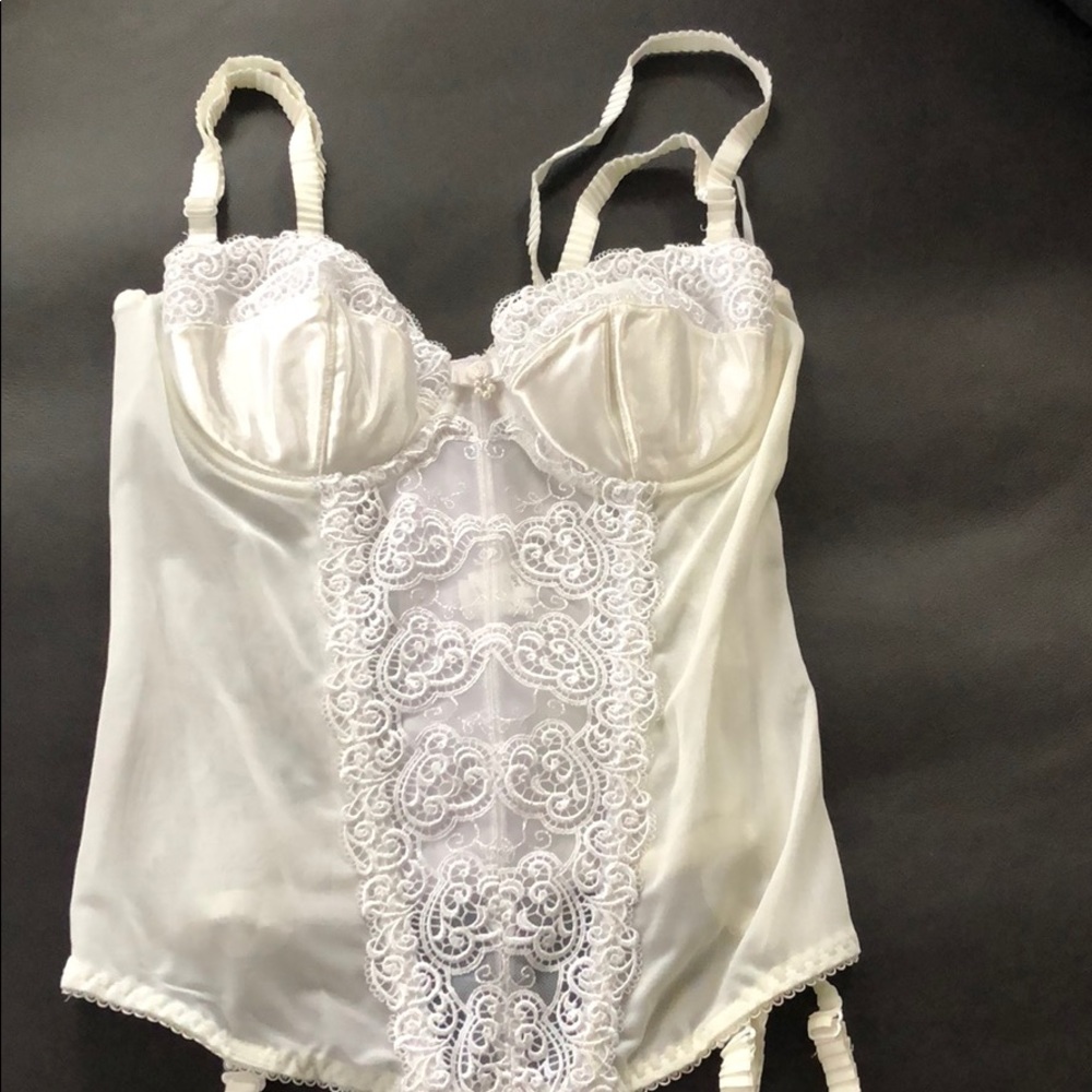 Corset - Picture 3 of 6